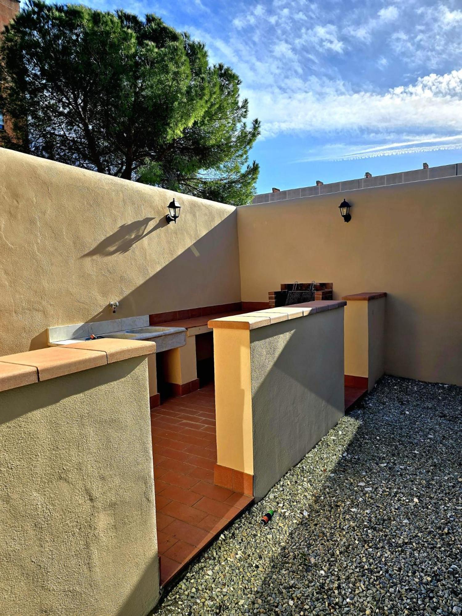 La Villa Apartments: Convenient Sardinia & Corsica Base Livorno Exterior photo