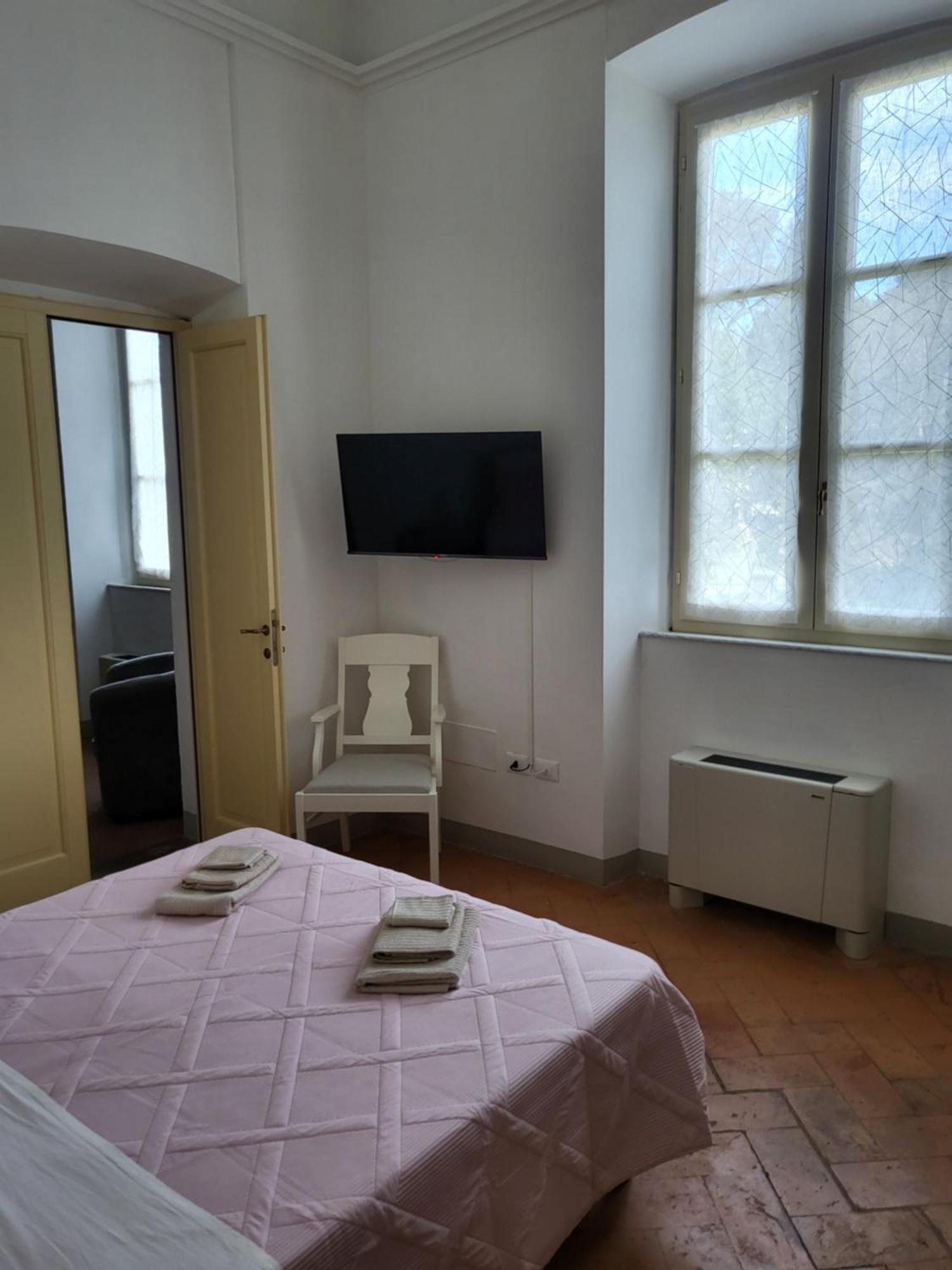 La Villa Apartments: Convenient Sardinia & Corsica Base Livorno Exterior photo