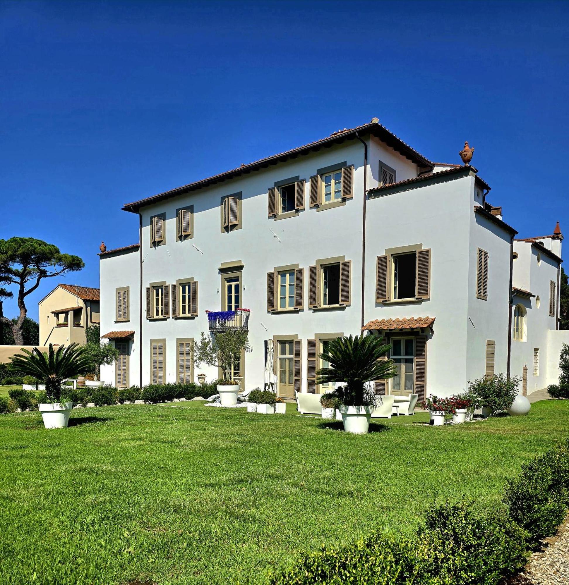 La Villa Apartments: Convenient Sardinia & Corsica Base Livorno Exterior photo